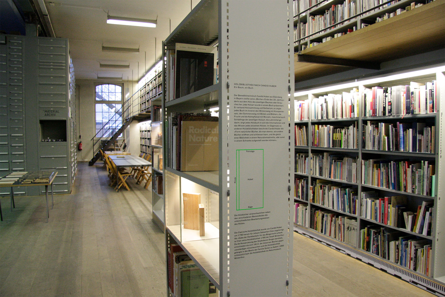 Mit/Ohne Anspruch auf Vollständigkeit — Rarität Holzbiblithek